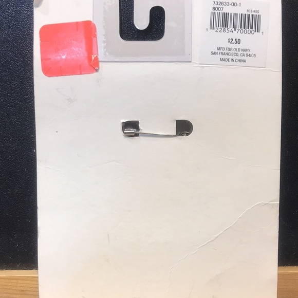 St. Patrick’s Day Beer button from Old Navy.  Green, White and Gold - Picture 3 of 3